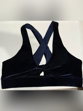 2 piece Fabletics Velour Oasis Twist Medium Impact Sports Bra & Velour Leggings